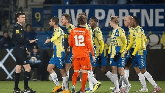 欧博官网代理 - 阿贾克斯和阿森纳队服 